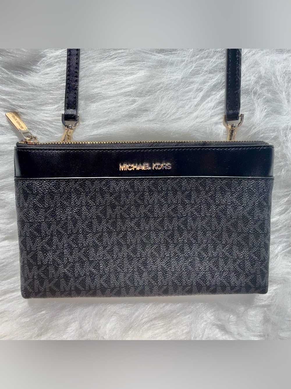 Michael Kors Charlotte Crossbody Pouch -Black/Charcoal Signature Logo 35R3GCFT3T